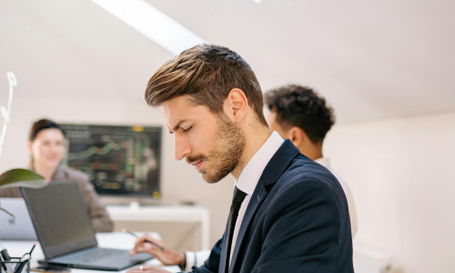 دور الذكاء الاصطناعي في سوق العمل الخليجي